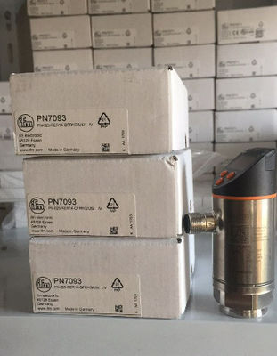 Bộ cảm biến áp suất IFM PN7093 với màn hình hiển thị PN-025-RER14-QFRKG/US/ /V