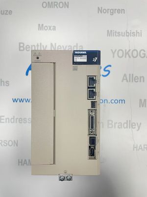 M12 Kiểu xây dựng Yaskawa SGD7S-180A30B202 Điều khiển tương tự với các tính năng tiên tiến và phân tán điện ≤ 0,7 W