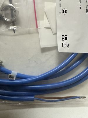 Cảm biến điện dung P&F NCB4-12GM40-N0 với vỏ nhựa và đầu nối 1 đầu ra sản phẩm