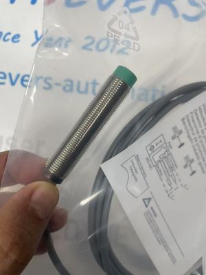 Siemens 3RG4022-0CD00 Chuyển mạch gần cảm ứng với tính tuyến tính ± 0,2% dải trải và bảo vệ xâm nhập IP66/67