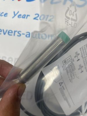Siemens 3RG4022-0CD00 Chuyển mạch gần cảm ứng với tính tuyến tính ± 0,2% dải trải và bảo vệ xâm nhập IP66/67