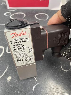 Danfoss 061B201266 MBC Chuyển áp thích hợp cho bất kỳ vị trí gắn nào