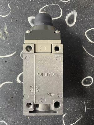 Công tắc giới hạn thiết bị hạng nặng nhỏ gọn Omron D4A-3109N với bộ nhớ SSD 32 GB