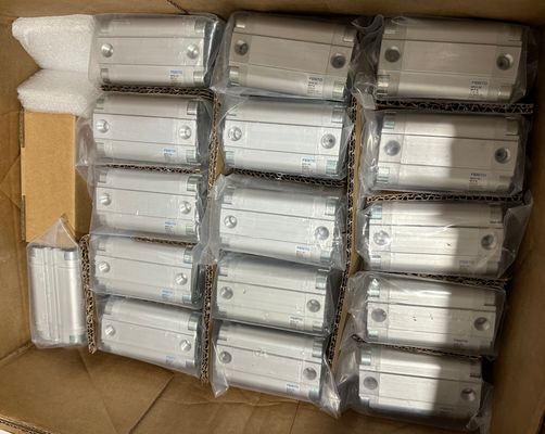 Xy lanh khí nén Festo Compact ADVU-32-30-P-A