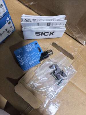 SICK WL12L - 2B520 cảm biến quang điện phản xạ ngược