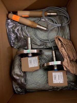 Endress Hauser FTM52-AAH2B4A32AA Máy truyền cao độ chính xác Magnetostrictive Level cho kiểm soát quy trình công nghiệp