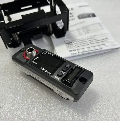 Cảm biến lưu lượng chất lỏng kiểu kẹp không xâm lấn Keyence FD-Q10C